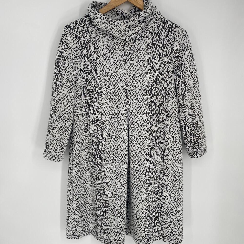 Tyler Boe Dress Women’s Small Snake Skin Print White & Gray Pleat Classic